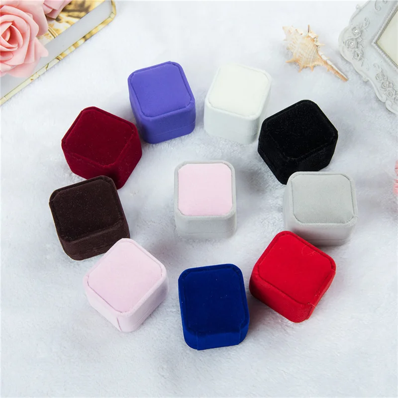Round Corner Velvet Jewelry Bo - Body Jewelry Display ulasan dan harga